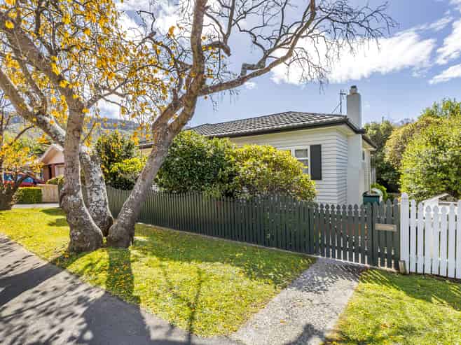 8 Lyndhurst Road, Tawa