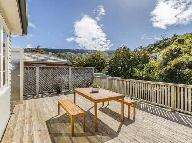 8 Lyndhurst Road, Tawa