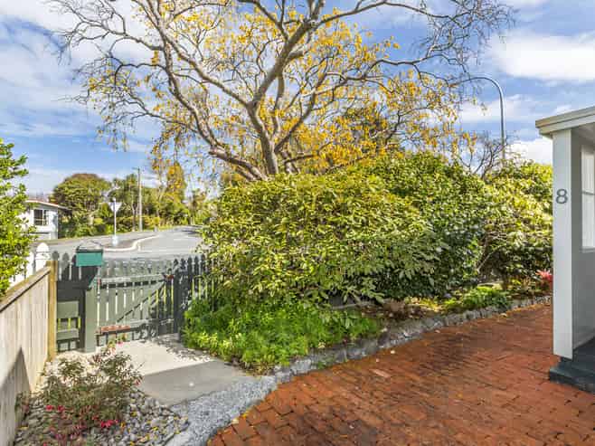 8 Lyndhurst Road, Tawa