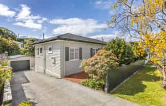 8 Lyndhurst Road, Tawa