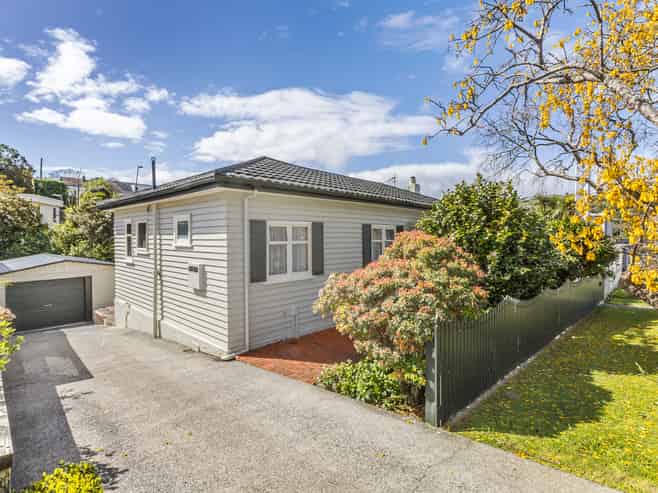 8 Lyndhurst Road, Tawa