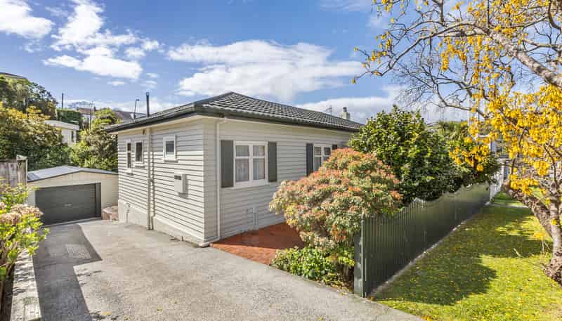 8 Lyndhurst Road, Tawa