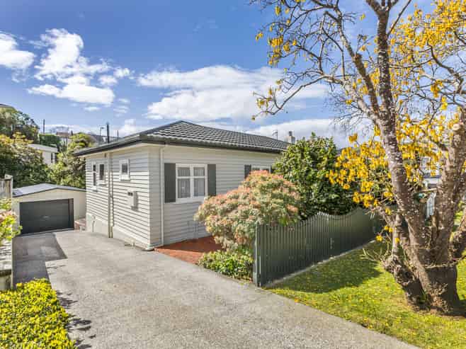 8 Lyndhurst Road, Tawa