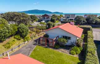 96 Field Way, Waikanae Beach