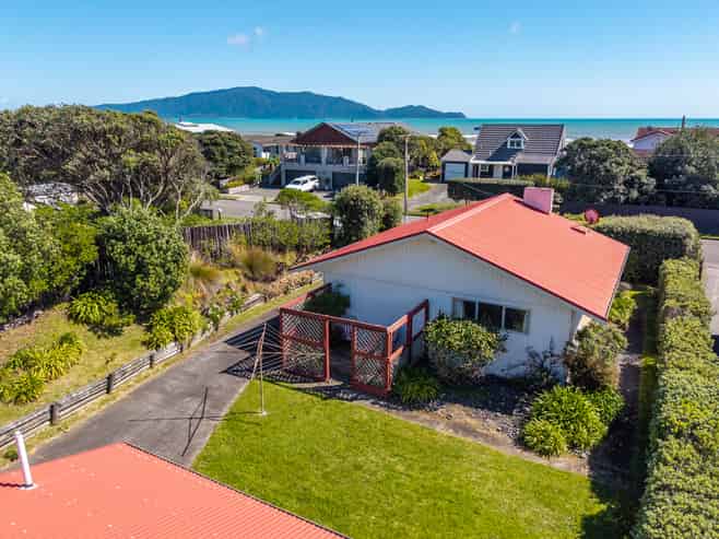 96 Field Way, Waikanae Beach