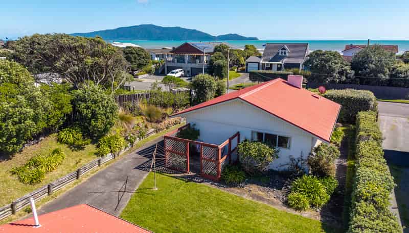 96 Field Way, Waikanae Beach