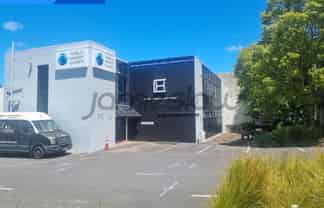 Wairau Valley Roadfront 250m2 Upstairs Office