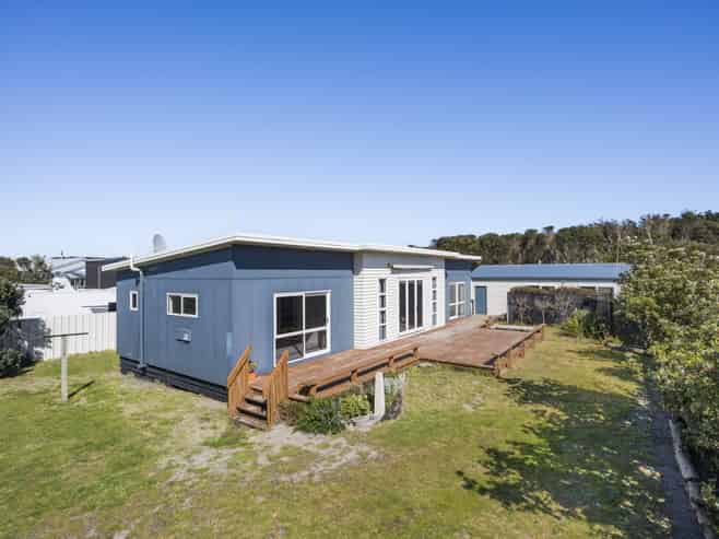 44 Hunia Terrace, Himatangi Beach