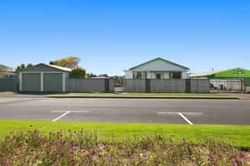 30 Memorial Place, Waitara