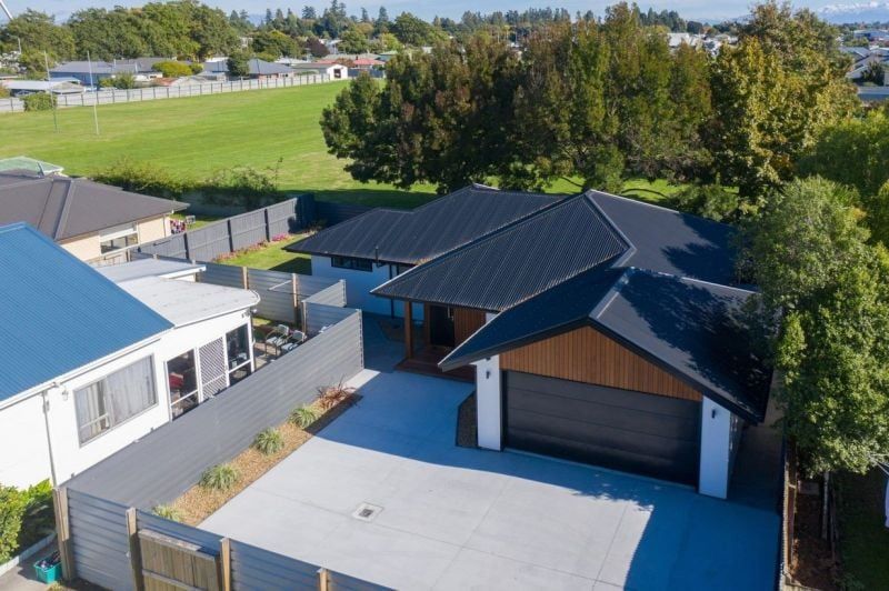 ASHBURTON – MODERN THREE BEDROOM, TWO BATHROOM, DOUBLE GARAGE 1