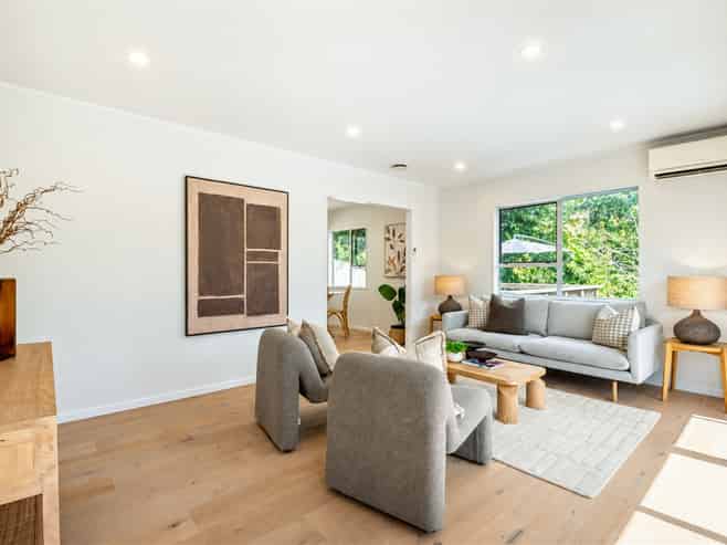 2/54 Stapleford Crescent, Browns Bay
