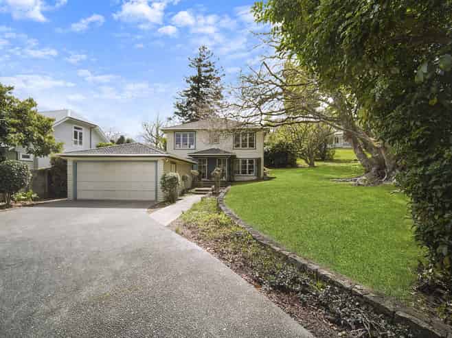 36 Golf Road, Epsom