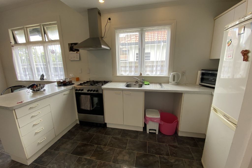 THREE BEDROOMS - HOKOWHITU 2