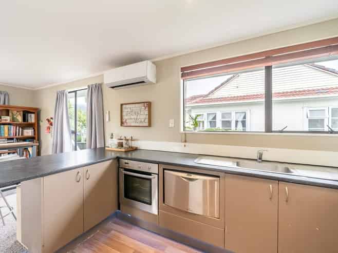 2/79 Molesworth Street, Taita