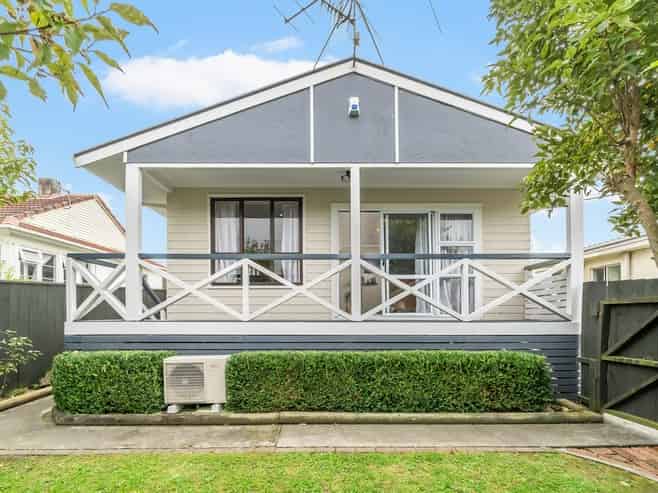 2/79 Molesworth Street, Taita
