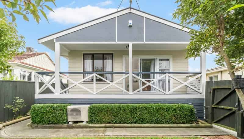 2/79 Molesworth Street, Taita
