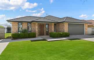 44 Wiltshire Drive, Huntington