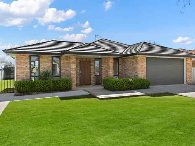 44 Wiltshire Drive, Huntington