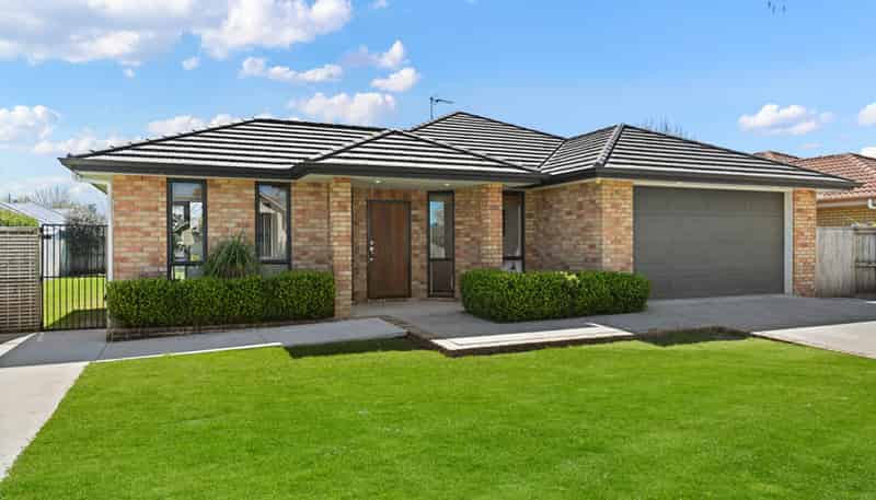 44 Wiltshire Drive, Huntington