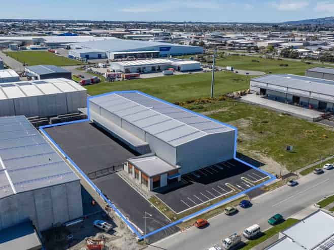 Brand-New Hornby Warehouse