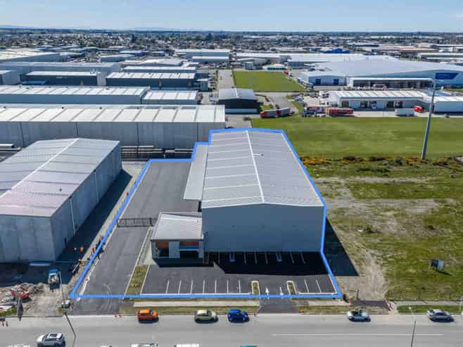 Brand-New Hornby Warehouse