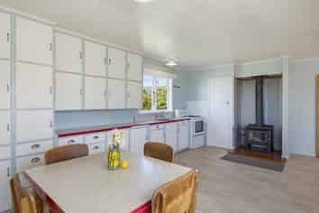 915 State Highway 57, Levin