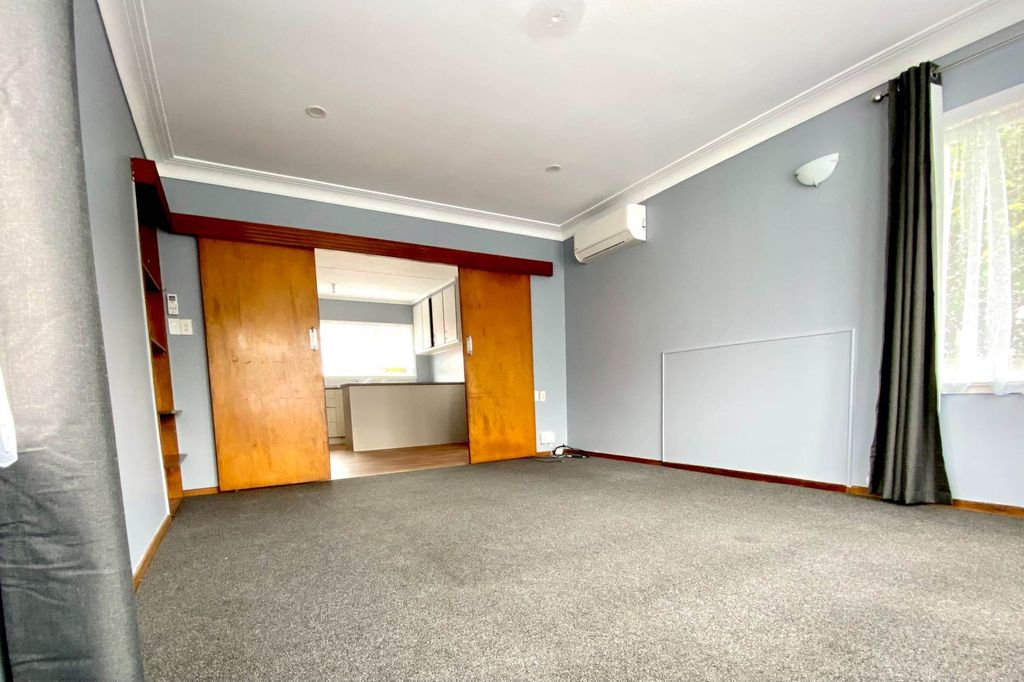 Central to Pukekohe high street and local schools 3