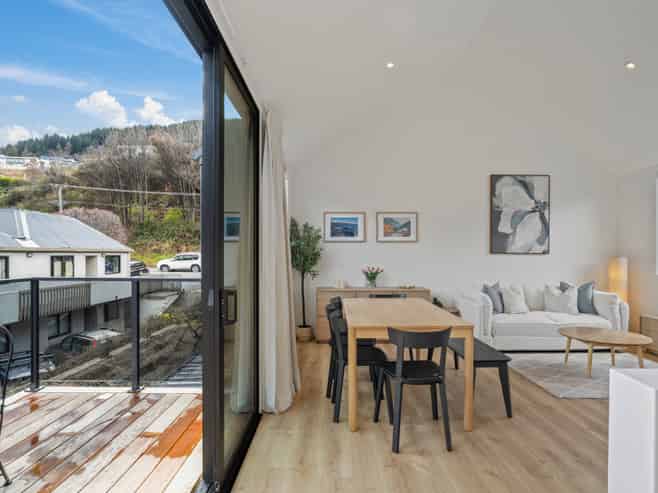 6 Sterling Lane, Queenstown Hill