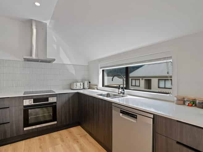 6 Sterling Lane, Queenstown Hill