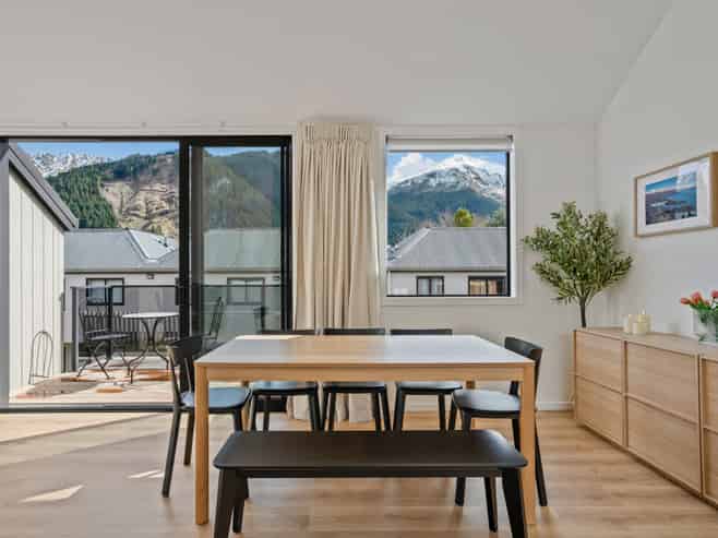 6 Sterling Lane, Queenstown Hill