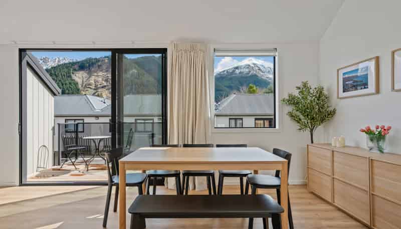 6 Sterling Lane, Queenstown Hill