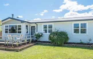 21 Mazengarb Rd, Paraparaumu Beach