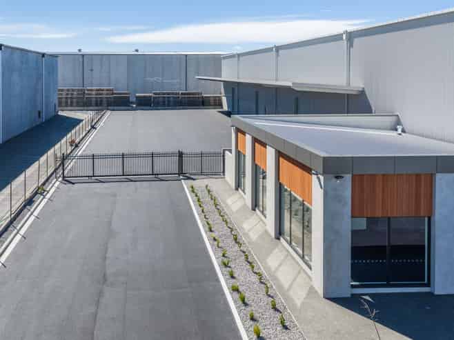 Brand-New Hornby Warehouse