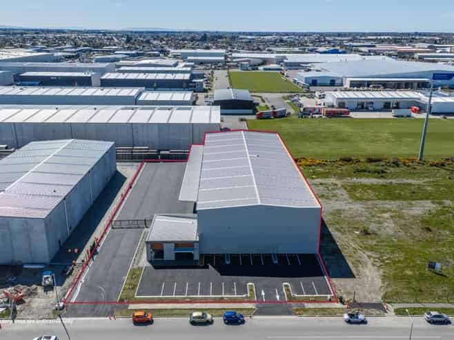 Brand-New Hornby Warehouse