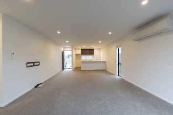 64 Jacks Landing Drive, Hamilton Lake