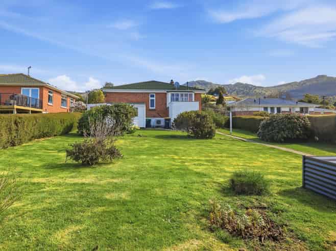 30 Hugh Street, Sawyers Bay