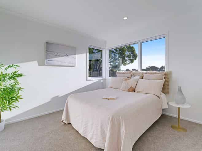 16 Lavinia Crescent, Mangere East