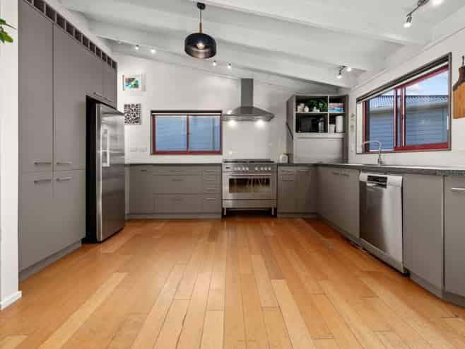 7 Ayr Place, Papakowhai