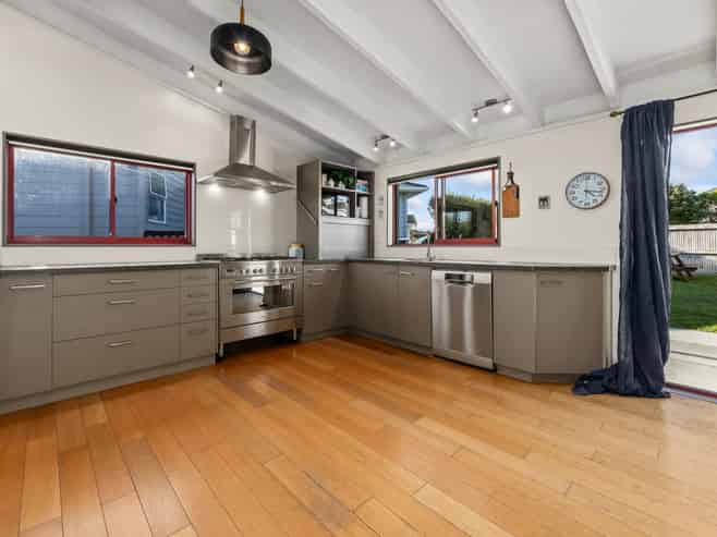 7 Ayr Place, Papakowhai