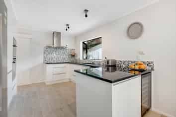 2/10 Tallington Crescent, Torbay
