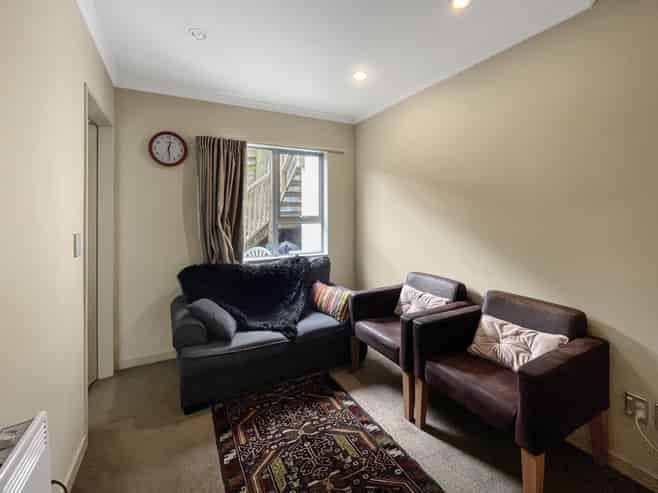 B/3 Woodhouse Avenue, Karori