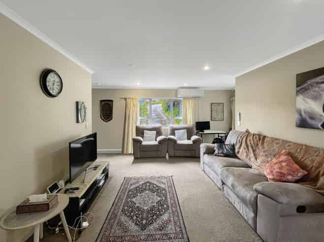 B/3 Woodhouse Avenue, Karori
