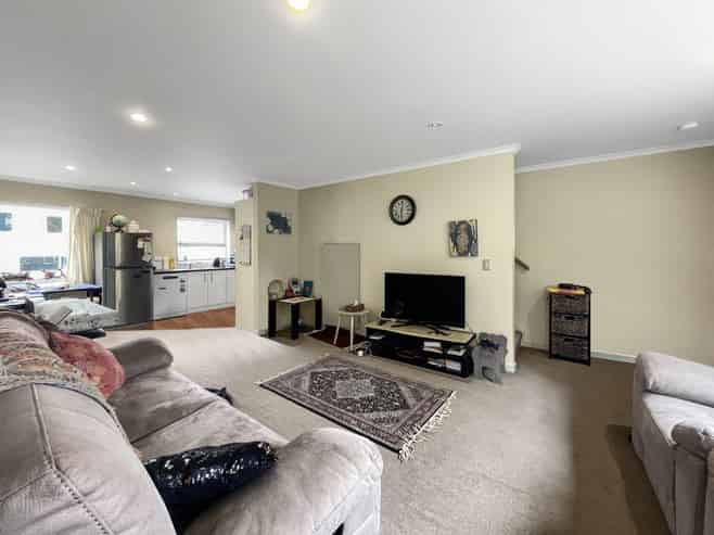 B/3 Woodhouse Avenue, Karori