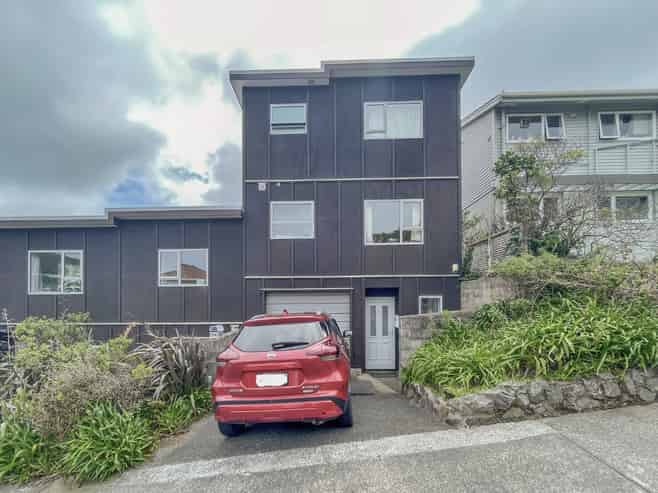 B/3 Woodhouse Avenue, Karori