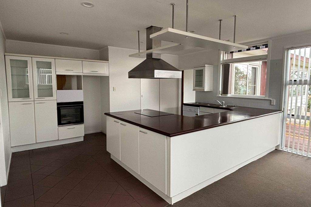 Coastal Living in the Heart of Beachlands 5