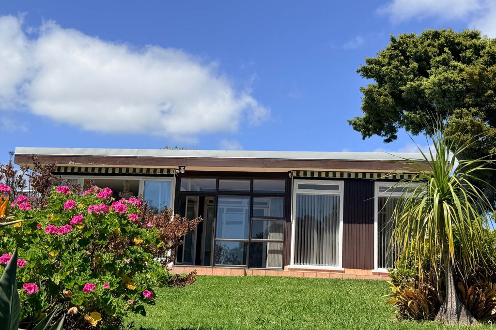 Coastal Living in the Heart of Beachlands 3