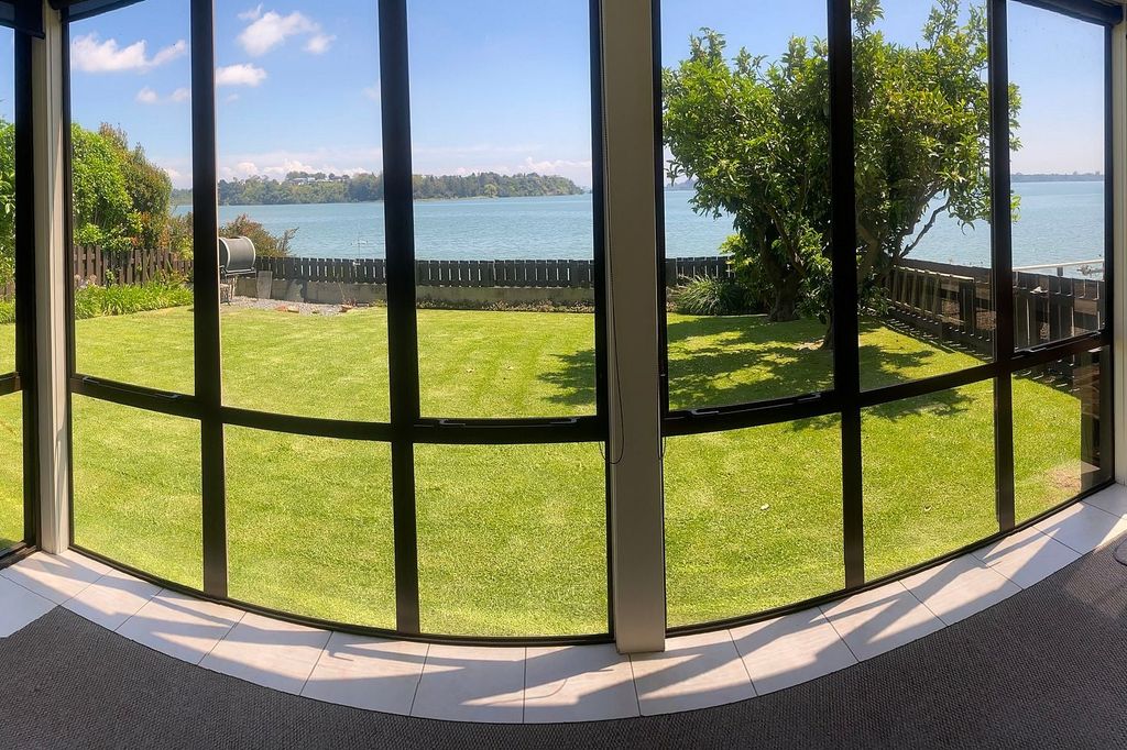 Absolute Waterfront 1 Bdrm Furnished Welcome Bay 4