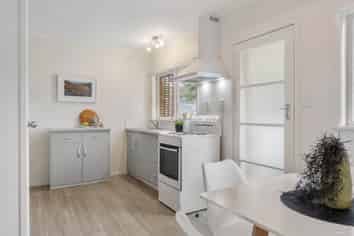 2/769 Beach Road, Browns Bay