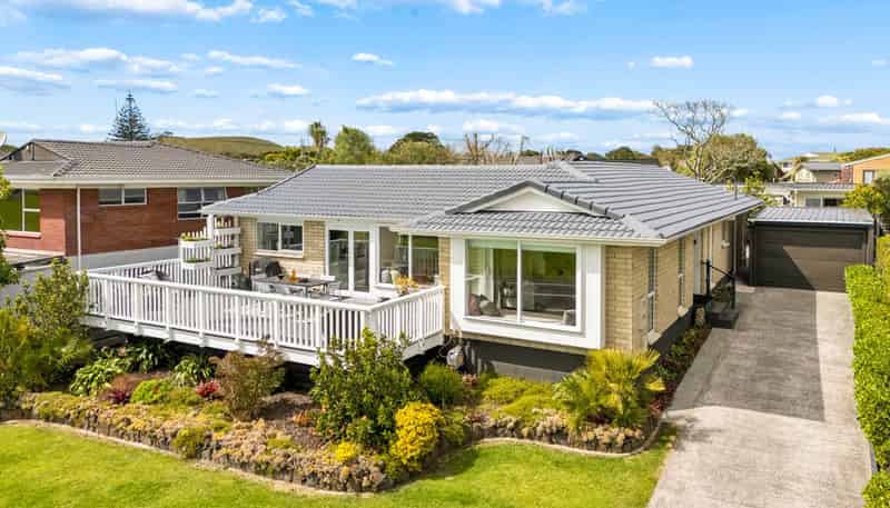93 Kiwi Esplanade, Mangere Bridge