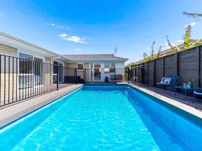 93 Kiwi Esplanade, Mangere Bridge